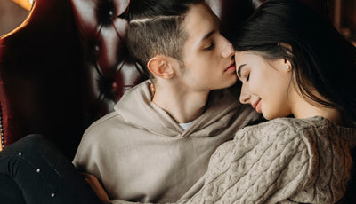 Forehead Kiss: What It Means Subconsciously & Makes It So Special?